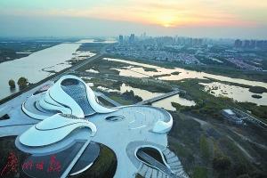 中國僑網(wǎng)“超越悉尼歌劇院”的哈爾濱大劇院