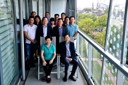 中國僑網(wǎng)合影。(荷蘭一網(wǎng))