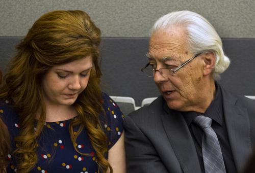 中國僑網(wǎng)家長應(yīng)該和孩子講清楚家里的經(jīng)濟狀況。(美國《世界日報》檔案照)