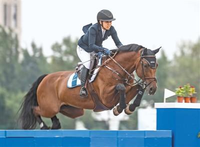 中國(guó)僑網(wǎng)8月31日,朱美美在比賽中。本報(bào)記者 史家民 攝