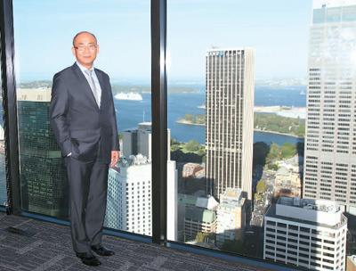 中國(guó)僑網(wǎng)圖為王人慶(來(lái)源:人民日?qǐng)?bào)海外版)