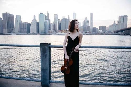 中國僑網身心全都沉浸在音樂中的黃懷䄖