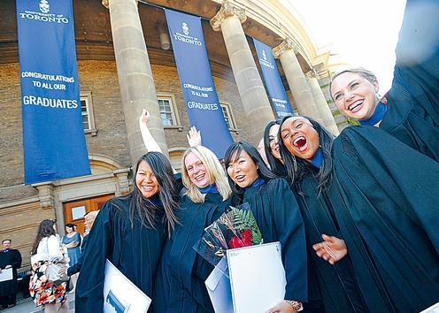 中國僑網(wǎng)安省每年吸引不少國際生到該省讀書。(加拿大《星島日報》)