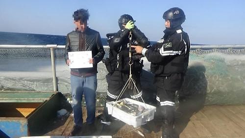 中國僑網中國漁船非法捕撈管制現場(韓聯社/木浦海警提供)