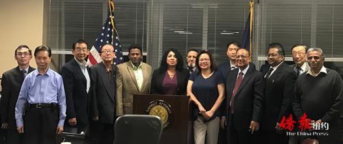 中國(guó)僑網(wǎng)正中講臺(tái)后為古鐵雷斯(Carmencita Guttierrez)。(紐約《僑報(bào)》/王伊琳 攝)