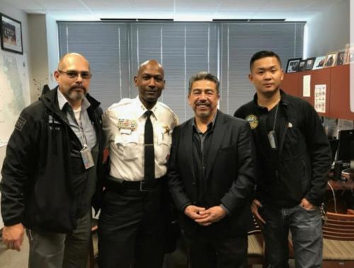 中國僑網(wǎng)雙方商議華埠設立定點站崗事宜。(區(qū)長辦公室提供)