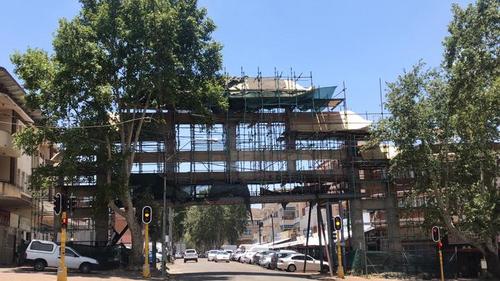 中國(guó)僑網(wǎng)約堡唐人街中華牌樓(南)主體完工。 (南非《非洲時(shí)報(bào)》)