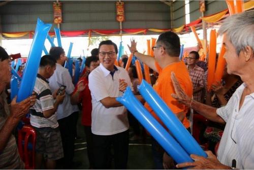 中國(guó)僑網(wǎng)廖中萊入場(chǎng)(馬來西亞《星洲日?qǐng)?bào)》)