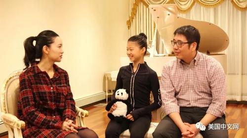 中國僑網(wǎng)張越楚與爸爸張弛(圖片均來自美國中文網(wǎng)微信公眾號)