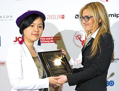 中國僑網(wǎng)駱翼云接受頒獎 受訪人供圖