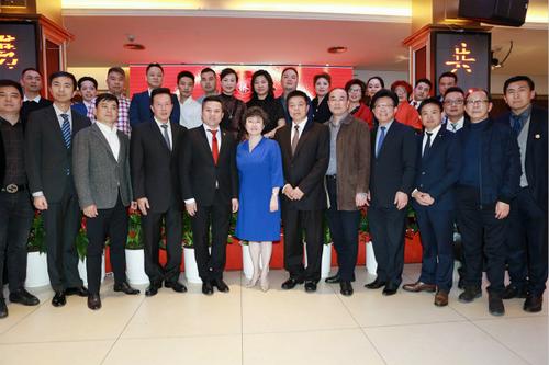 中國僑網(wǎng)合影。