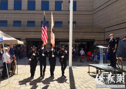 中國(guó)僑網(wǎng)爾灣警局社區(qū)日。(美國(guó)《僑報(bào)》/尚穎 攝)