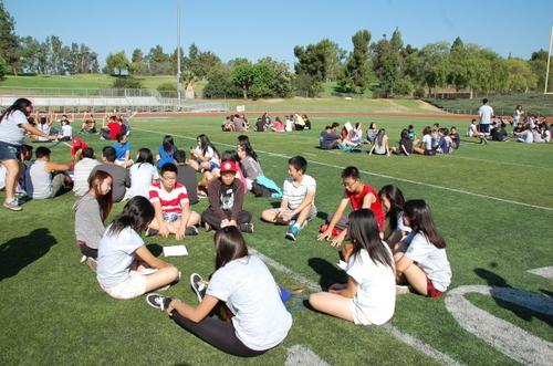 中國僑網(wǎng)許多中國來美讀書的孩子都沒有父母陪伴。(美國《世界日報》資料圖)