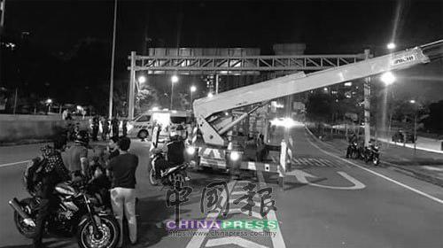 中國僑網(wǎng)車禍現(xiàn)場。(馬來西亞《中國報》)