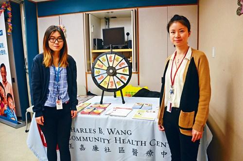 中國僑網(wǎng)王嘉廉社區(qū)醫(yī)療中心舉辦的兒童健康日向家長普及兒童健康飲食及習(xí)慣的知識。(美國《星島日報(bào)》)