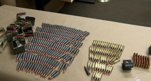 中國僑網(wǎng)孫安佐持有的上千發(fā)子彈。(美國《世界日報》檔案照)
