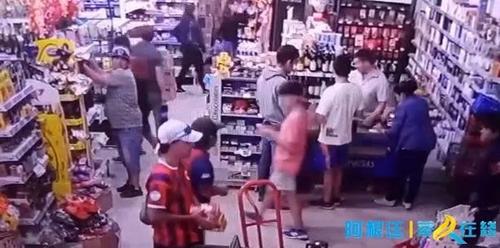 中國僑網(wǎng)案發(fā)時的監(jiān)控錄像(資料圖:阿根廷華人在線微信公眾號)