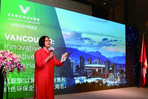 中國(guó)僑網(wǎng)殷秋紅主持活動(dòng)。(資料圖:加拿大環(huán)球華網(wǎng))