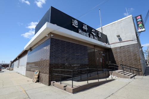 中國僑網(wǎng)“迪拜之夜”夜總會(huì)被查暫時(shí)停止?fàn)I業(yè)。(美國《世界日報(bào)》/朱澤人 攝)