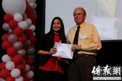 中國(guó)僑網(wǎng)陳心洋獲頒“生物基因”獎(jiǎng)。(美國(guó)《僑報(bào)》/高睿 攝)