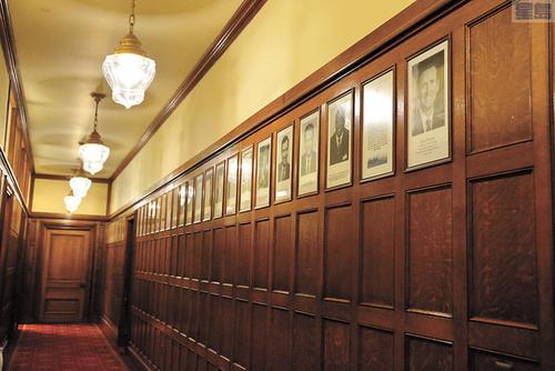 中國僑網(wǎng)舊金山市長辦公室計劃將前華裔市長李孟賢的肖像照掛上歷屆市長之列。(美國《星島日報》資料圖)