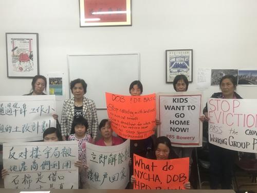 中國(guó)僑網(wǎng)紐約曼哈頓華埠包厘街85號(hào)租客將在30日在市議會(huì)前進(jìn)行絕食抗議。(美國(guó)《世界日?qǐng)?bào)》/牟蘭 攝)