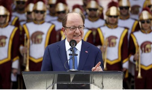 中國僑網(wǎng)南加州大學(xué)校長尼卡斯