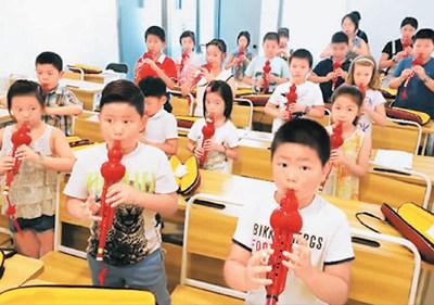 中國僑網(wǎng)圖為西班牙華文學校的“華二代”學生們。(來源:新華社)