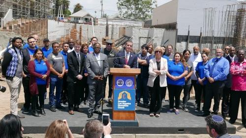 中國(guó)僑網(wǎng)洛杉磯縣市官員31日在一處游民服務(wù)中心公布游民統(tǒng)計(jì)報(bào)告。 (美國(guó)《世界日?qǐng)?bào)》/李雪 攝)