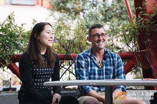 中國僑網(wǎng)左:Niki Menzies,右:Liam Finnigan (新西蘭天維網(wǎng))
