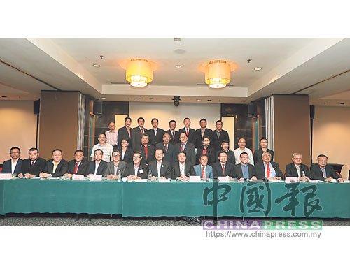 中國僑網(wǎng)大馬華人姓氏總會(huì)聯(lián)合會(huì)新領(lǐng)導(dǎo)層出爐。(馬來西亞《中國報(bào)》)