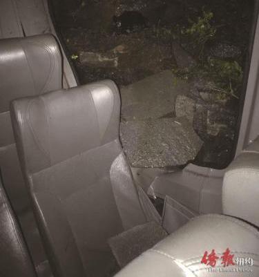 中國僑網(wǎng)從布魯克林出發(fā)的華人小巴突發(fā)慘烈車禍。(美國《僑報》)
