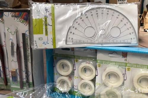中國僑網(wǎng)被查扣的不合格文具用品。(“意大利華人街”微信公眾號)