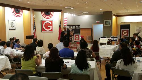 中國僑網(wǎng)美國紐約州務(wù)卿后選人拉芬斯伯格演講。(美國《世界日報》/閻尚恩 攝)