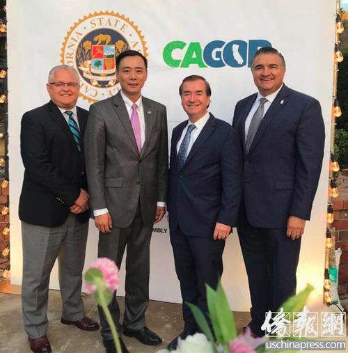 中國僑網(wǎng)美國國會(huì)眾議員羅伊斯與加州第38區(qū)眾議員阿科斯塔(Dante Acosta)、第36區(qū)眾議員拉齊(Tom Lackey)4日晚共同參與了由特朗普亞太裔委員會(huì)委員之一王湉舉辦的與華裔居民溝通的活動(dòng)。(美國《僑報(bào)》╱章寧 攝)