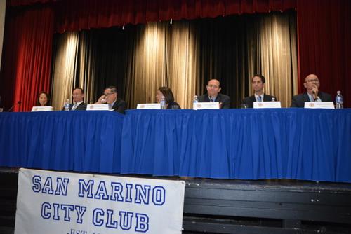 中國僑網(wǎng)七位候選人15日出席選民論壇。(美國《世界日?qǐng)?bào)》/高梓原 攝)