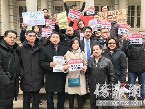 中國(guó)僑網(wǎng)紐約華裔商家代表們。(美國(guó)《僑報(bào)》/華夏美佳 攝)