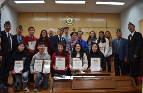 中國僑網(wǎng)紐約華裔美國退伍軍人會舉辦慶祝圣誕餐會,并給18名在學(xué)表現(xiàn)優(yōu)秀的華裔學(xué)子頒發(fā)年度獎學(xué)金。(美國《世界日報(bào)》/顏嘉瑩 攝)