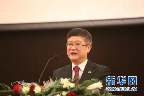 中國僑網(wǎng)中國駐白俄羅斯大使崔啟明在招待會(huì)上致辭。新華社記者 魏忠杰 攝