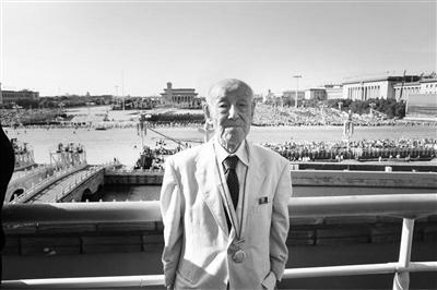 中國(guó)僑網(wǎng)小林寬澄參加抗戰(zhàn)勝利70周年閱兵