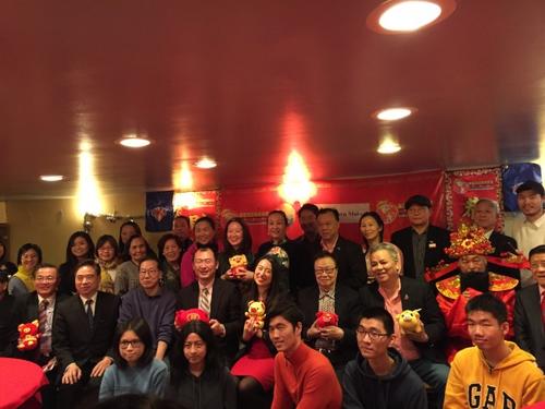 中國(guó)僑網(wǎng)美國(guó)繁榮華埠總會(huì)宣布新春愛(ài)心大游行由牛毓琳和黃屏擔(dān)任大會(huì)名譽(yù)總領(lǐng)隊(duì)。(美國(guó)《世界日?qǐng)?bào)》/金春香 攝)