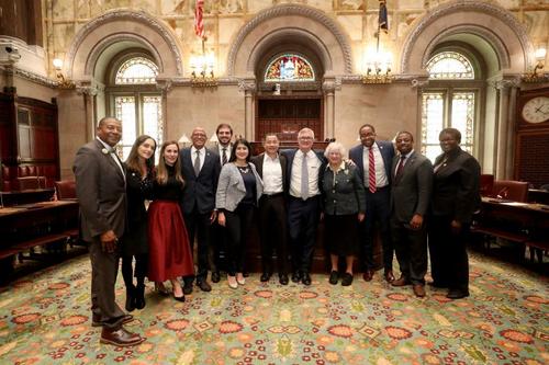 中國(guó)僑網(wǎng)紐約州參議會(huì)通過(guò)慶祝農(nóng)歷豬年的決議案J367。(劉醇逸辦公室提供)