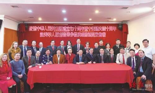 中國僑網(wǎng)旅美華人原創(chuàng)音樂演唱會華埠召開記者會。(美國《僑報》/楊澄雨 攝)