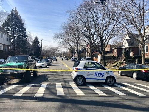 中國僑網(wǎng)貝賽46大道附近居民要求市交通局改善此路段交通控制措施。(美國《世界日?qǐng)?bào)》/朱蕾 攝)