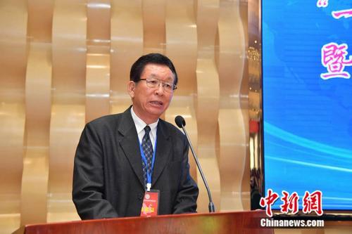 中國僑網(wǎng)圖為馬劍波在“一帶一路”開放發(fā)展交流合作暨德宏招商引資推介會(huì)上發(fā)言 劉冉陽 攝