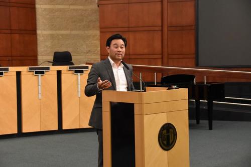 中國(guó)僑網(wǎng)爾灣首位華裔副市長(zhǎng)。(美國(guó)《僑報(bào)》/尚穎 攝)