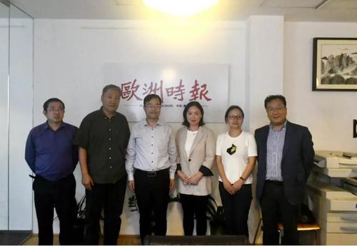 中國(guó)僑網(wǎng)出席嘉賓合影留念