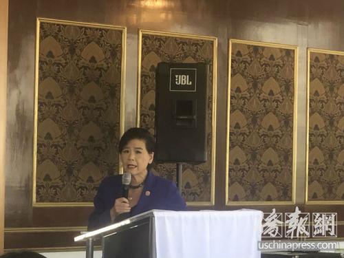 中國(guó)僑網(wǎng)美國(guó)聯(lián)邦眾議員趙美心在新聞發(fā)布會(huì)現(xiàn)場(chǎng)致辭。(美國(guó)《僑報(bào)》/王珂瑩 攝)