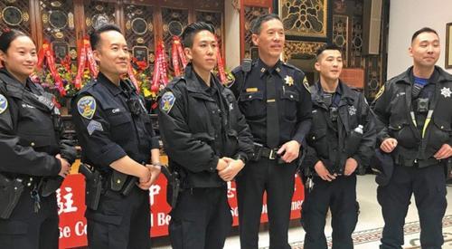 中國僑網(wǎng)華埠巡警者合影(美國《世界日報》/李秀蘭 攝)