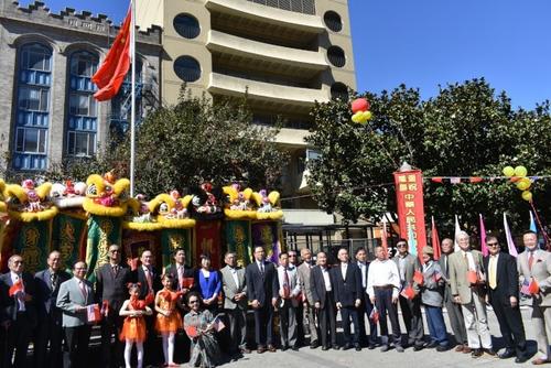 中國(guó)僑網(wǎng)舊金山灣區(qū)舉行升旗典禮。(美國(guó)《世界日?qǐng)?bào)》/黃少華 攝)